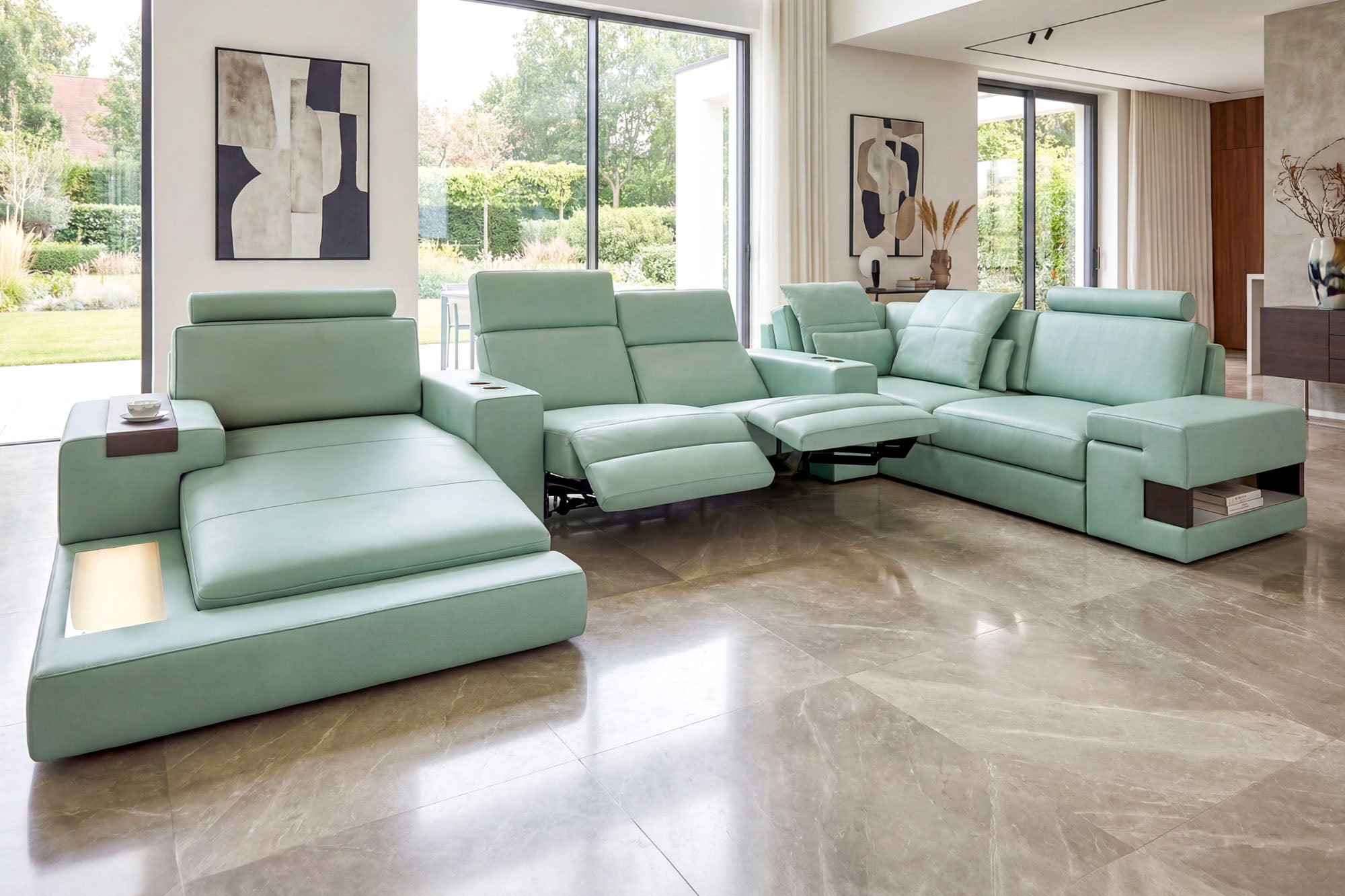 IN-STOCK Los Angeles Buffalo Full-Leather U-Chaise Sectional with 2 reclining seats - UNBOXED